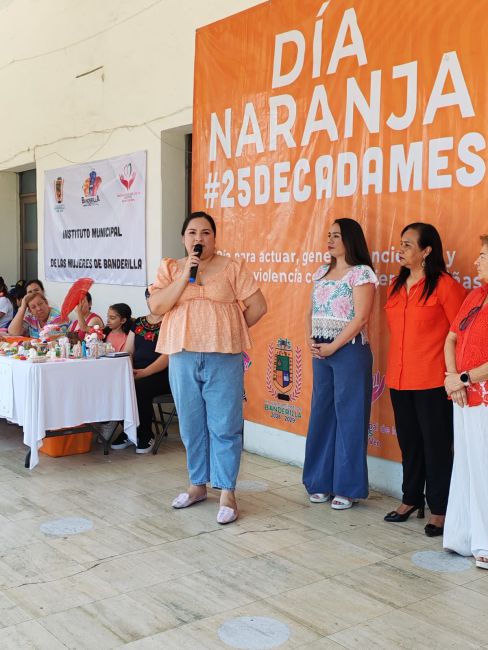 ESTABLECE GOBIERNO MUNICIPAL DE BANDERILLA, PRIMERA EXPO VENTA MUJERES EMPRENDEDORAS
